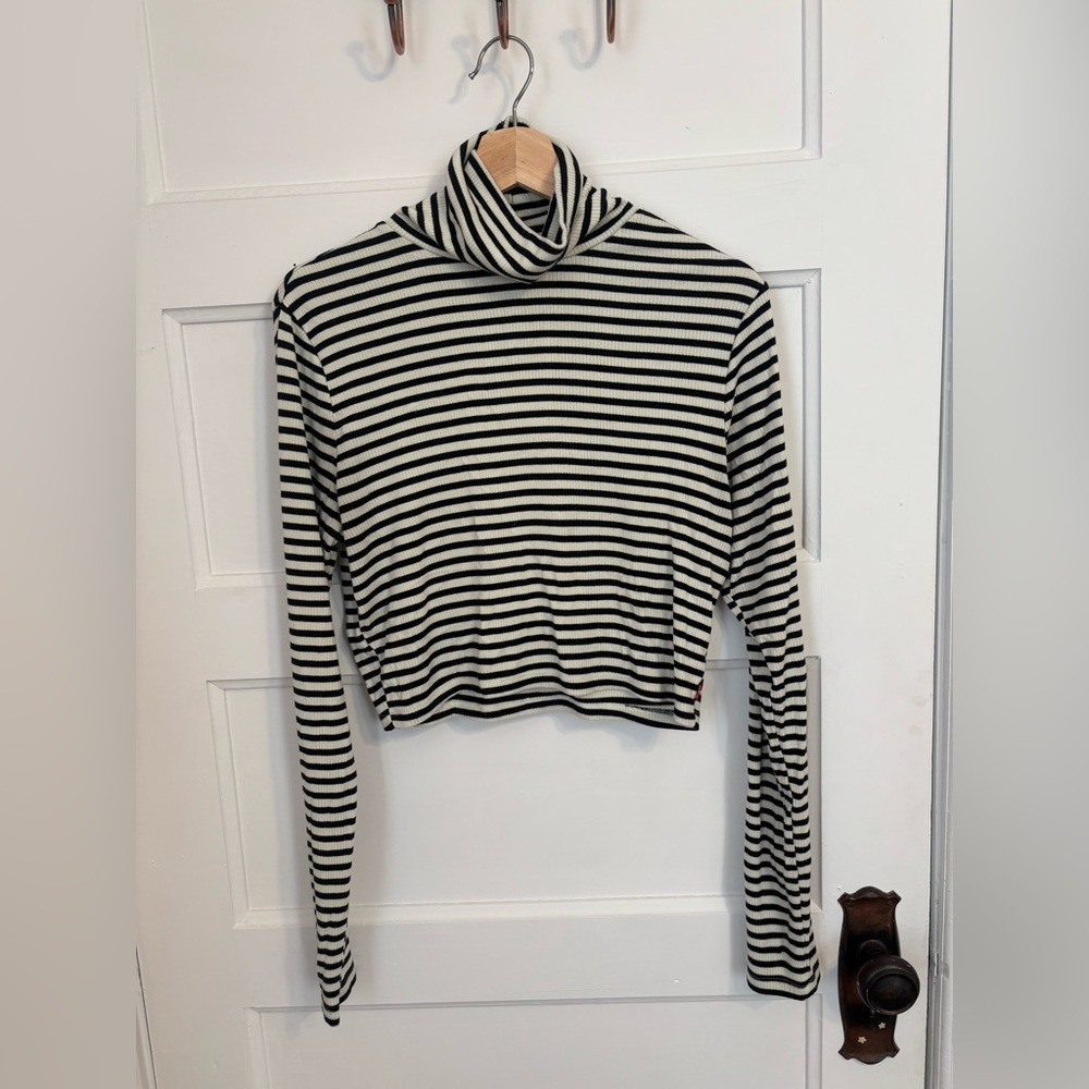 Levi’s Cropped Striped shirt